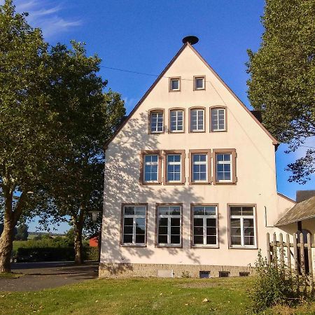 Alte Schule Gaestehaus - Fraeulein Apartment Bitburg Exterior foto
