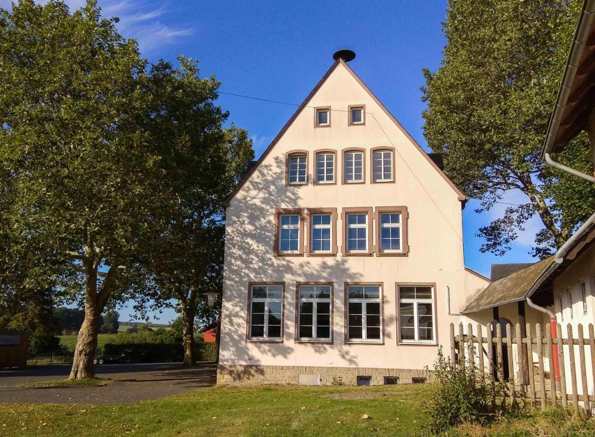 Alte Schule Gaestehaus - Fraeulein Apartment Bitburg Exterior foto